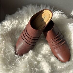 Clarks Women's Rich Brown Leather Mules